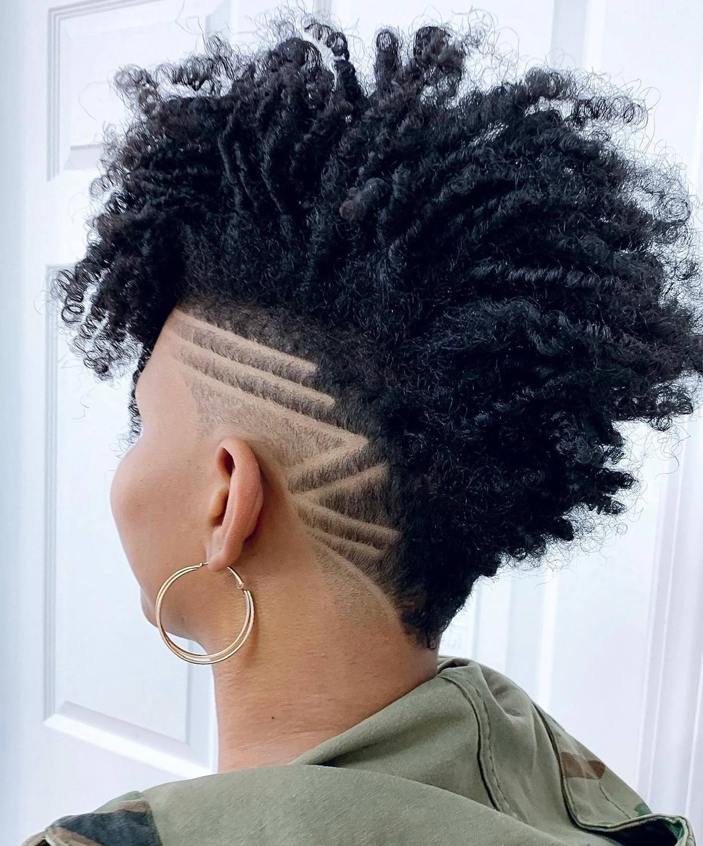 4C Thick Undercut Mohawk